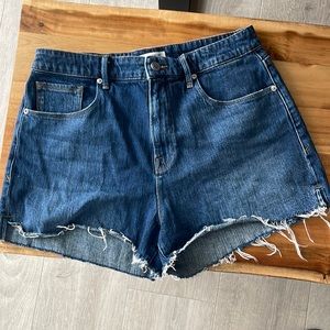 EUC Good American cutoff denim shorts size 14/33